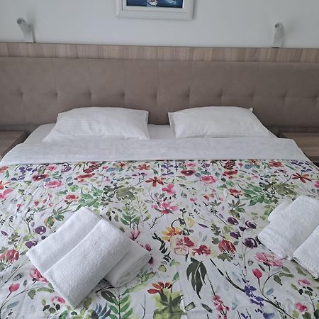 Rooms & Apartment Mama Mia Malinska Ngoại thất bức ảnh