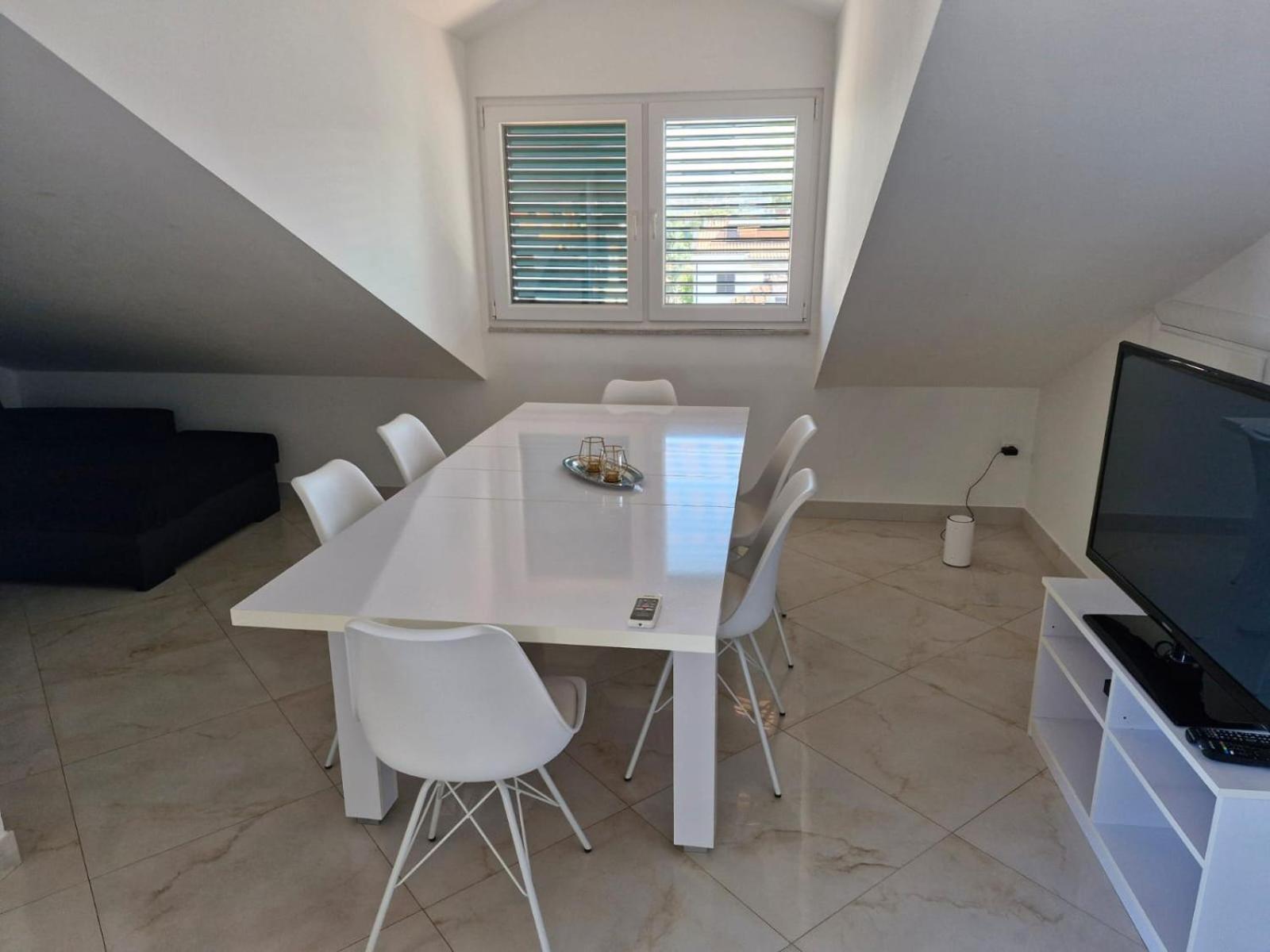 Rooms & Apartment Mama Mia Malinska Ngoại thất bức ảnh